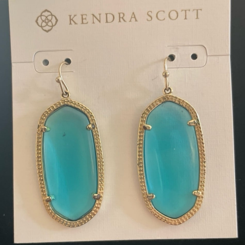 ISO this beautiful aqua blue/ turquoise glass kendra scott earrings.